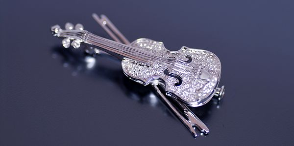 セレクトショップハセガワ / ノンブランドジュエリー K18WG バイオリン ダイヤ ブローチ